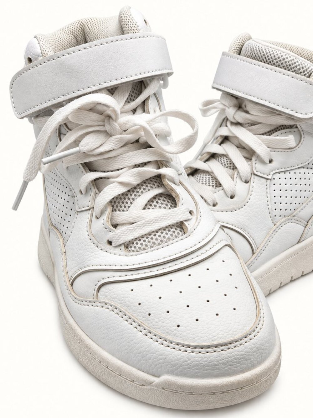 White High Top Sneakers Size 8 – Gently Worn